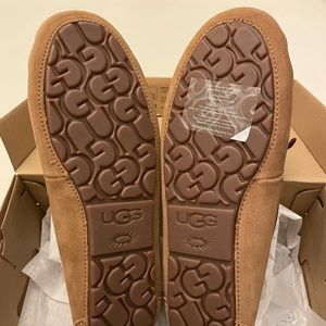 Ladies Size 10 Ugg Moccasins